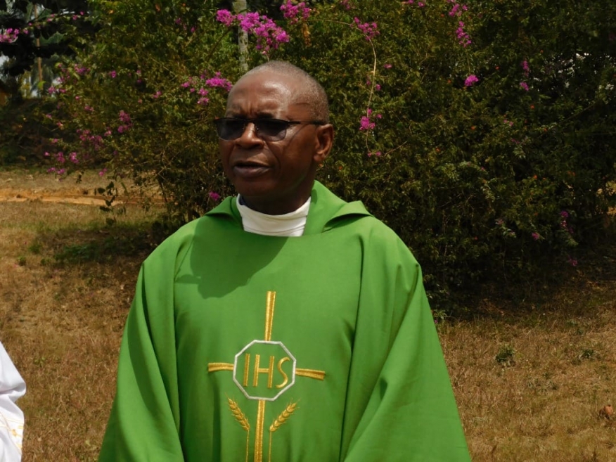 Rev. P&egrave;re Cl&eacute;ment Nkodo Manga: 25 ans de vie sacerdotale